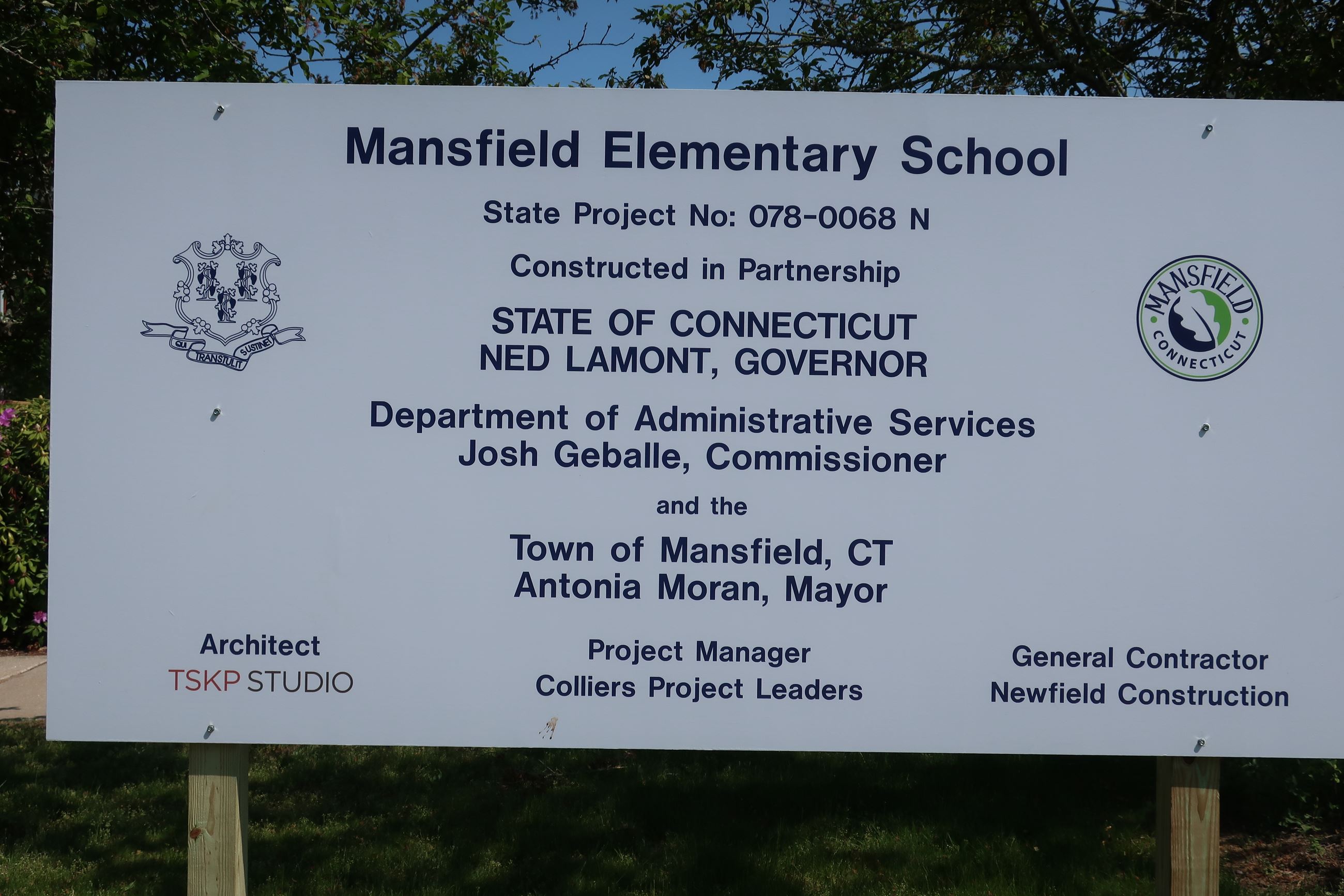 Signage about new Mansfield Elem. School Project